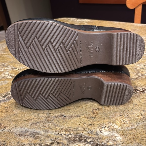 Dansko Brennan heeled side buckled. NWT size 40 - Picture 8 of 8